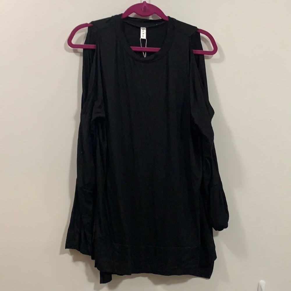 Leo Rosi black cold shoulder top Size Large
